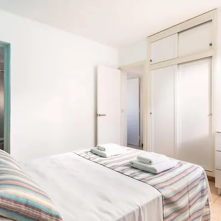 فيلة Acuario By كالا إن بلانيس